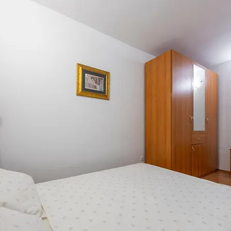Madonna Field Ii Apartment
